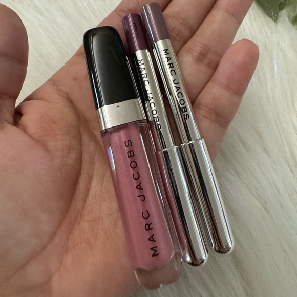 Marc Jacobs Cosmetics Bundle Sugar High Lip Gloss & 2 Crayon Mini Pencils - Picture 3 of 12